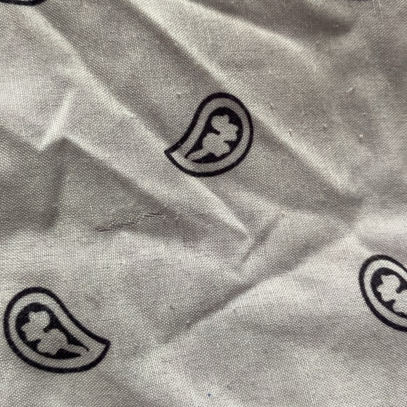 White and black paisley bandana / kerchief - Picture 9 of 17